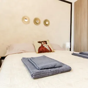 Beige , Milano Italien